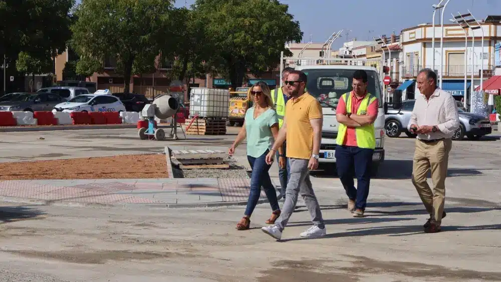 Visita de la alcaldesa a las obras de la calle Silos - AYUNTAMIENTO DE ALCALÁ DE GUADAÍRA