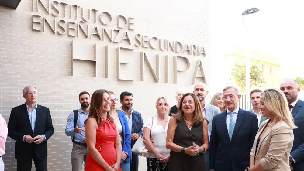 La consejera de Desarrollo Educativo y Formación Profesional, María del Carmen Castillo, en la inauguración del IES Hienipa de Alcalá de Guadaíra (Sevilla). - ROCÍO RUZ - EUROPA PRESS
