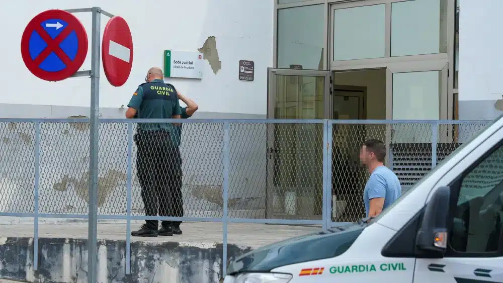 Imagen de los juzgados de Alcalá durante esta mañana que han sido puestos a disposición judicial los agentes detenidos - FRANCISCO J. OLMO / EUROPA PRESS