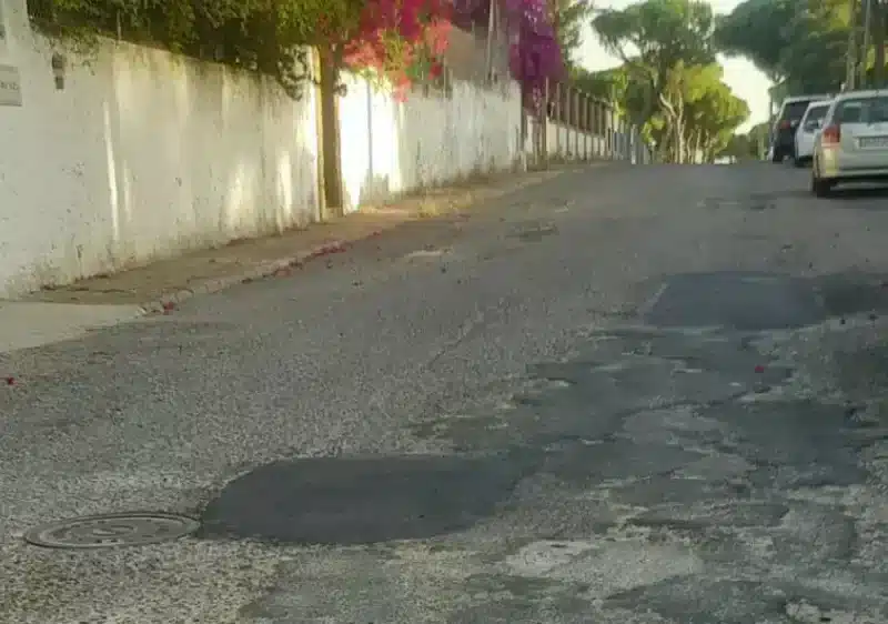 Calzada de la urbanización Pinares de Oromana. Cedida
