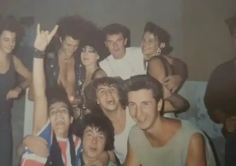 Grupo de jóvenes alcalareños durante la época de los años ochenta. Cedida