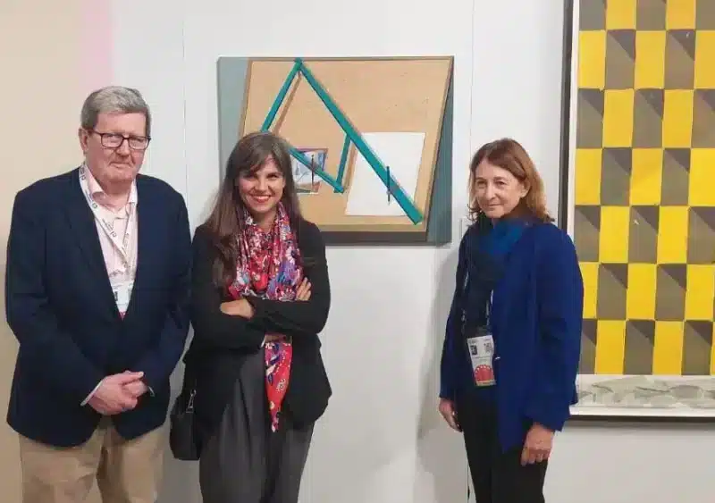 El comisario Juan Manuel Bonet, la artista Gloria Martín y la embajadora Cristina Latorre. Cedida