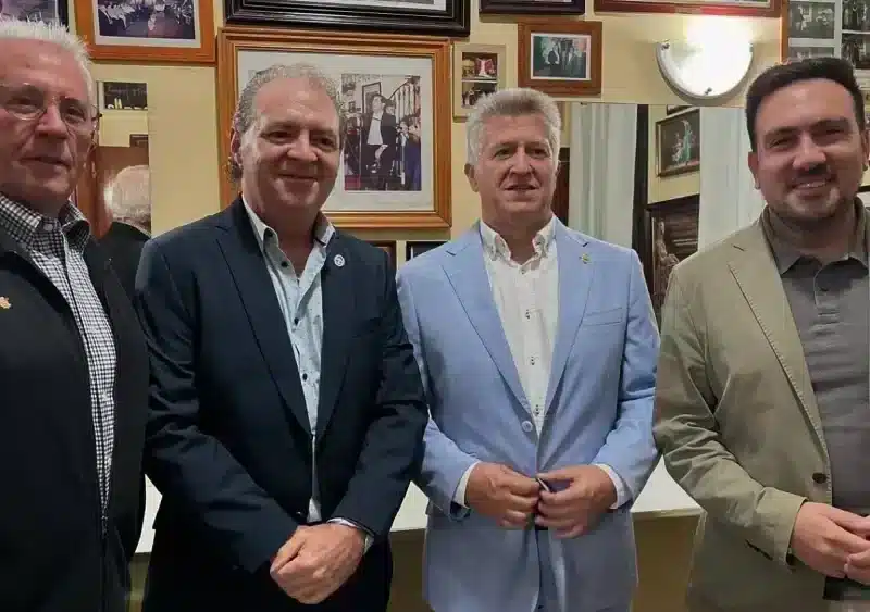 El delegado de Cultura del Ayuntamiento alcalareño, Christopher Rivas, ha sido partícipe de este prolegómeno de noches flamencas. - AYUNTAMIENTO DE ALCALÁ DE GUADAÍRA.