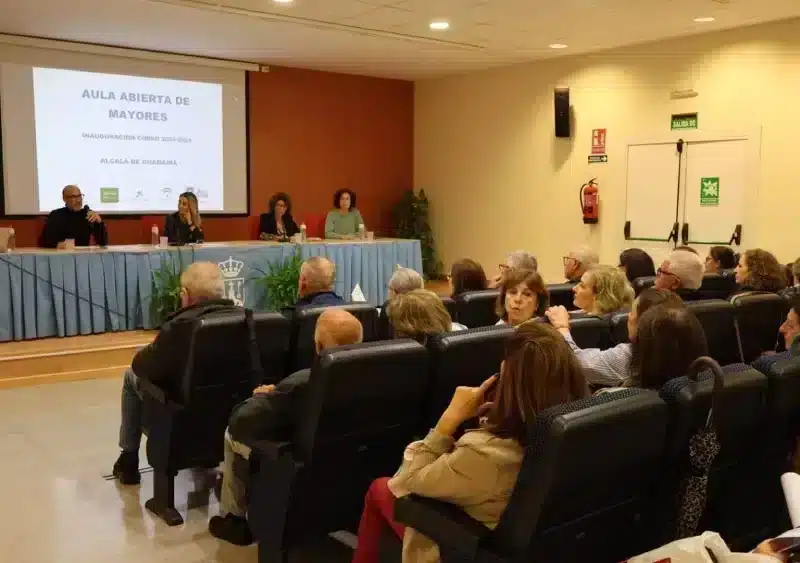 Un total de 171 alcalareños comienzan un nuevo curso en el Aula Abierta de Mayores de Alcalá de Guadaíra (Sevilla). - AYUNTAMIENTO DE ALCALÁ
