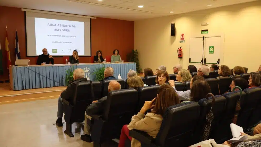 Un total de 171 alcalareños comienzan un nuevo curso en el Aula Abierta de Mayores de Alcalá de Guadaíra (Sevilla). - AYUNTAMIENTO DE ALCALÁ