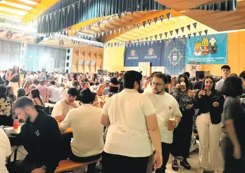 Ambiente festivo en la octava edición del Oktoberfest alcalareño. Macarena Marín