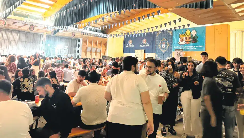 Ambiente festivo en la octava edición del Oktoberfest alcalareño. Macarena Marín