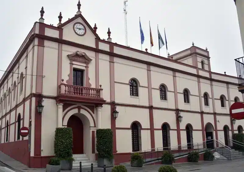 Fachada del Ayuntamiento de Alcalá de Guadaíra. Lva
