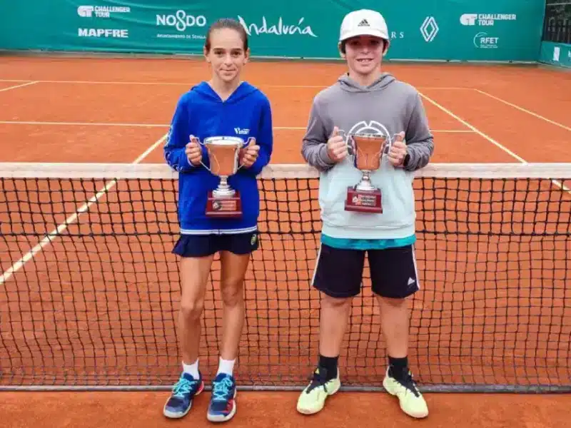 Irene Torres y Pablo Palma, del Club Tenis Oromana, campeona y campeón, de la Copa Pérez Tinao
