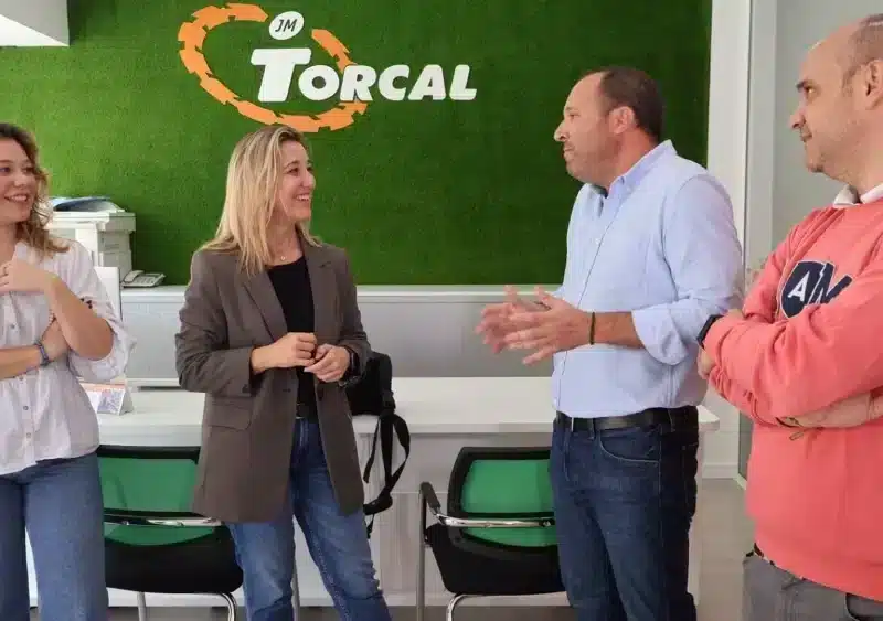 La alcaldesa de Alcalá visita una auto escuela - ALCALÁ DE GUADAÍRA