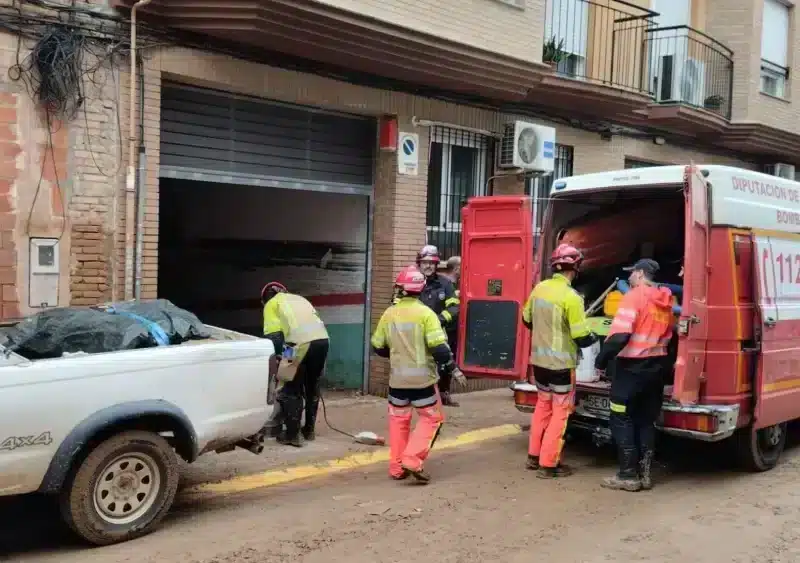 Bomberos de Alcalá trabajando en Sedaví, Valencia.