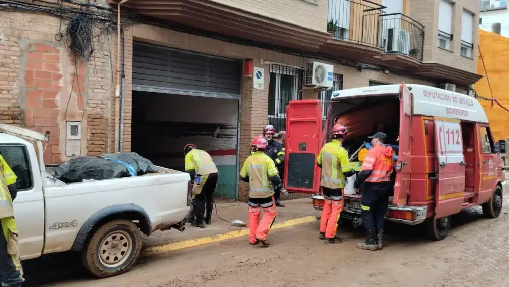 Bomberos de Alcalá trabajando en Sedaví, Valencia.