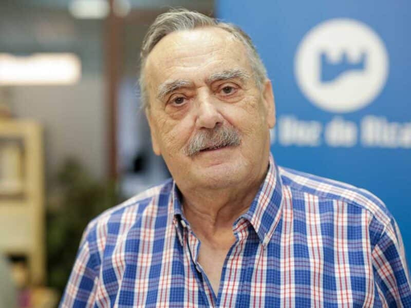 Enrique Sánchez en la redacción de La Voz de Alcalá / Lva