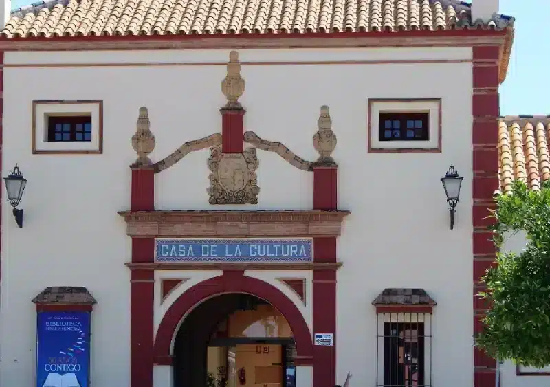 Fachada de la biblioteca de la Casa de la Cultura. LVA
