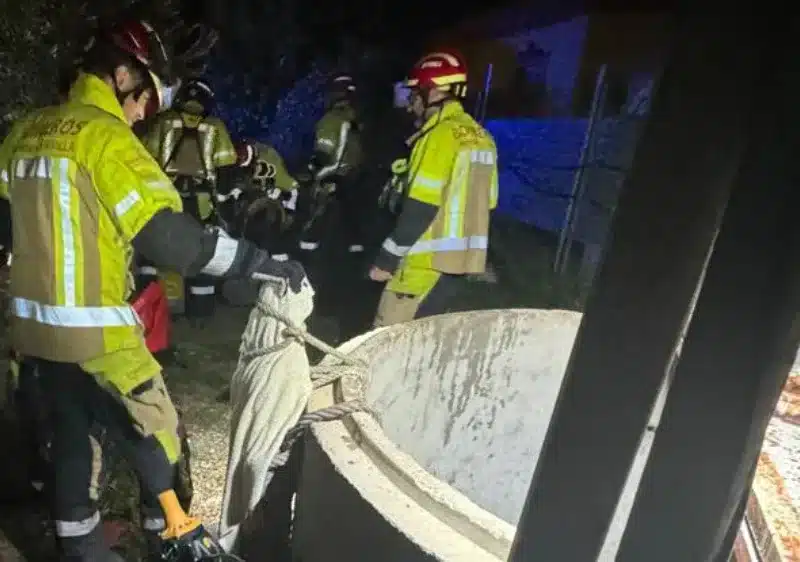 Rescate de una mujer en un pozo de Alcalá. Bomberos de Alcalá