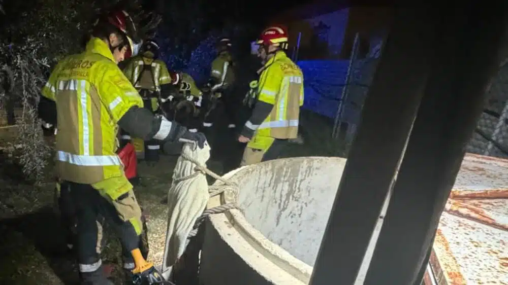 Rescate de una mujer en un pozo de Alcalá. Bomberos de Alcalá