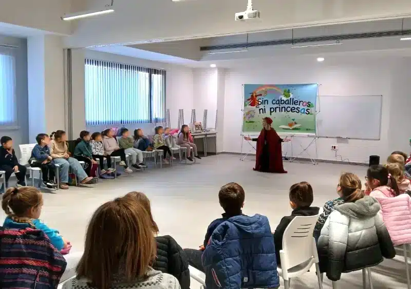 Cuentacuentos en un colegio de Alcalá. LVA