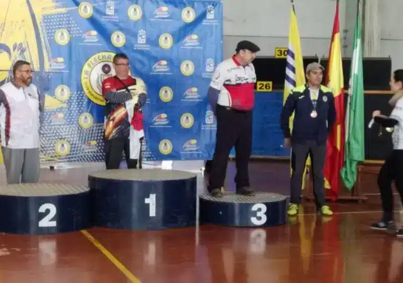 El arquero alcalareño José Luis Lavado, subcampeón de Andalucía en Longbow. LVA
