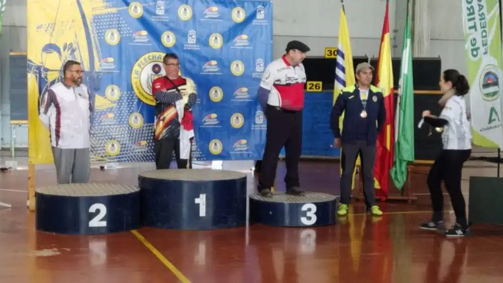 El arquero alcalareño José Luis Lavado, subcampeón de Andalucía en Longbow. LVA
