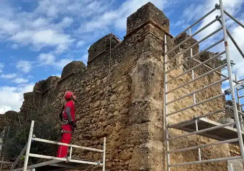 Obras de mejora en la muralla del castillo de Alcalá - AYUNTAMIENTO DE ALCALÁ DE GUADAÍRA