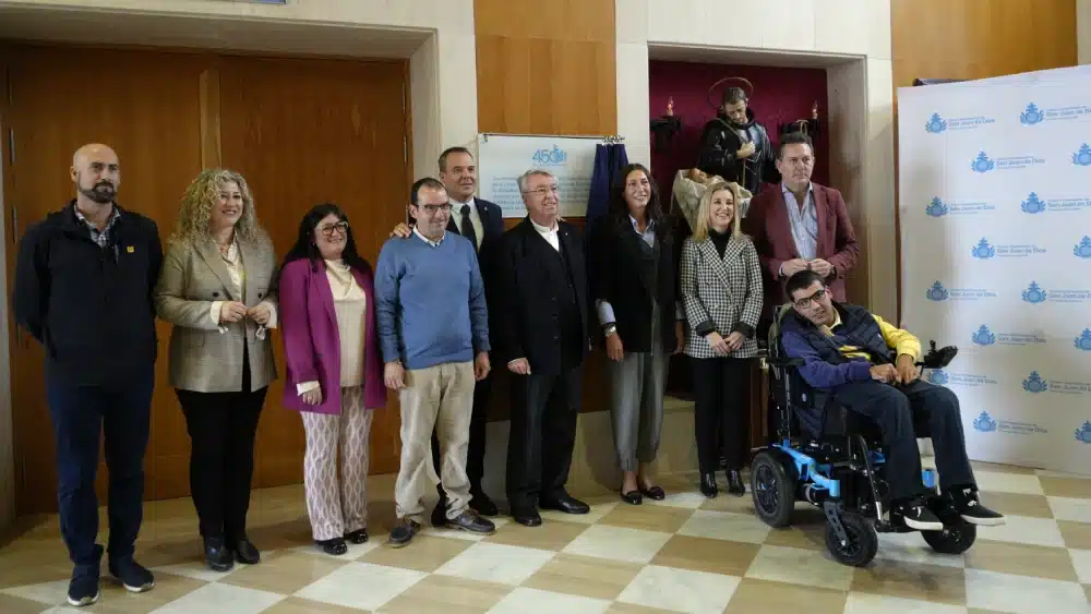 La consejera Loles López respalda en Alcalá a la Orden Hospitalaria San Juan de Dios en el 450 aniversario de su llegada a Sevilla. Álvaro Vázquez