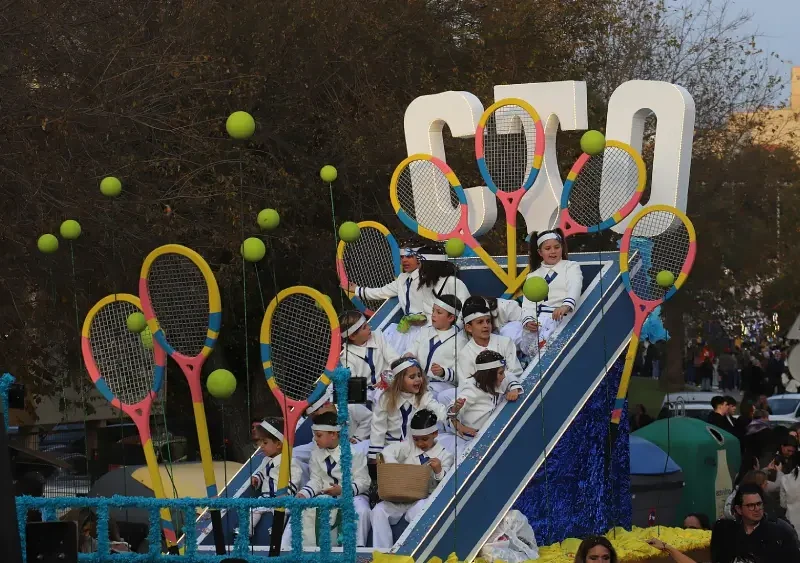 Carroza dedicada al Club Tenis Oromana durante el desfile de los Reyes Magos - Juan Muñoz