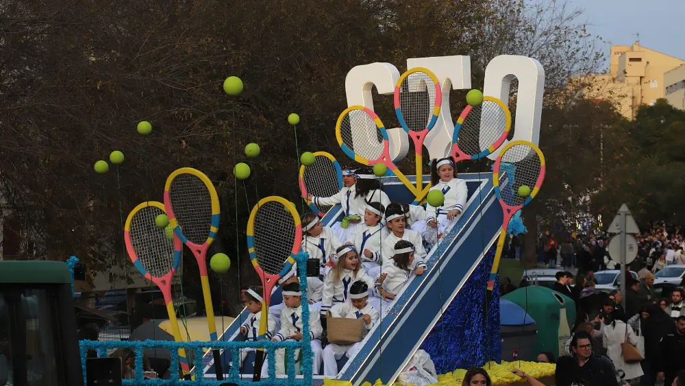 Carroza dedicada al Club Tenis Oromana durante el desfile de los Reyes Magos - Juan Muñoz
