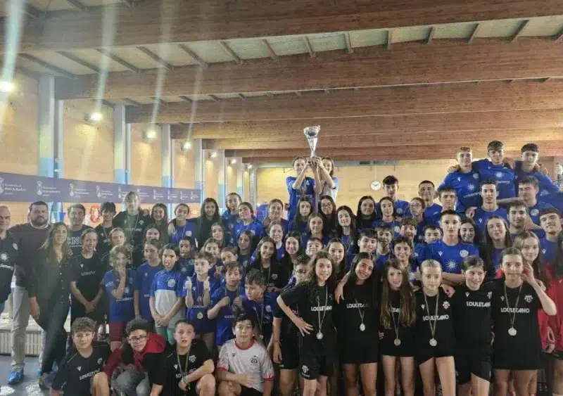 El CNA Social Energy celebrando la victoria en el Trofeo de Natación Nuestra Señora del Águila / CNA Social Energy