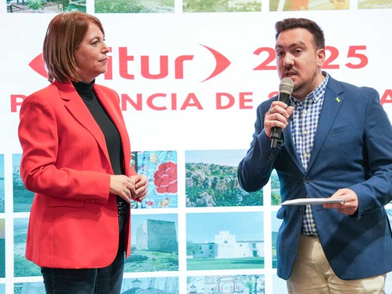 Mabel Matas y Christopher Rivas en la presentación de la programación cultural de Alcalá en Fitur / F. Amador