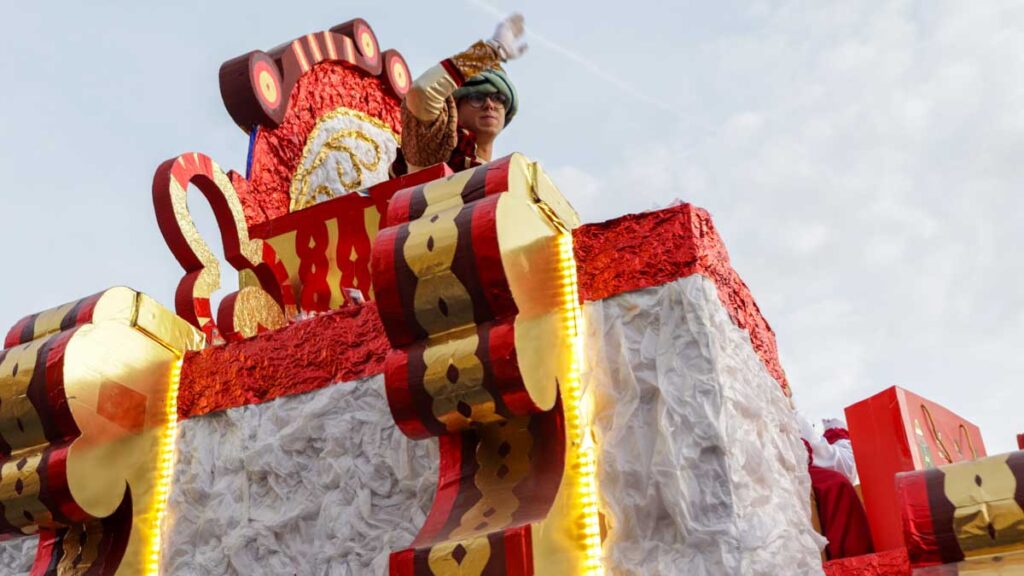 cabalgata reyes magos alcalá 2025
