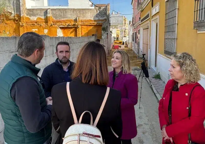 La alcaldesa de Alcalá se reúne con vecinos de la calle Coracha ante el comienzo de la segunda fase de la reforma integral de la vía. - AYTO.DE ALCALÁ