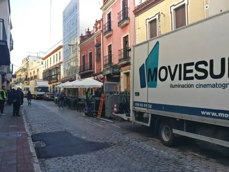 Rodaje de 'Golpes', la primera película de Rafael Cobos, en la calle Nuestra Señora del Águila de Alcalá - M. S.