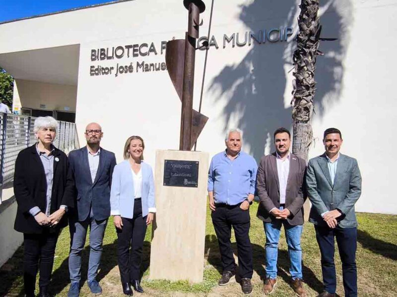 Alcalá celebra el Día del Libro con un homenaje a Miguel de Cervantes con una escultura de Rafael Cerdá - AYTO.DE ALCALÁ