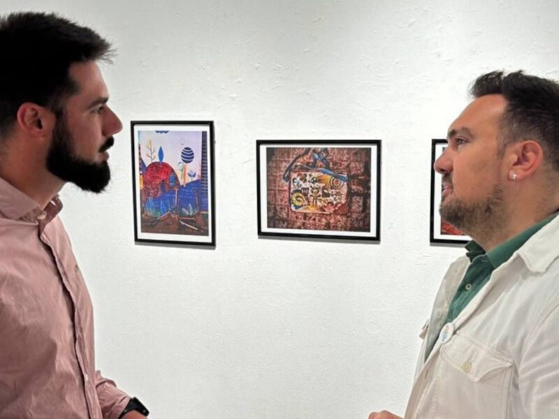El militar José Ramón Gutiérrez Roldán junto al delegado de Cultura, Christopher Rivas