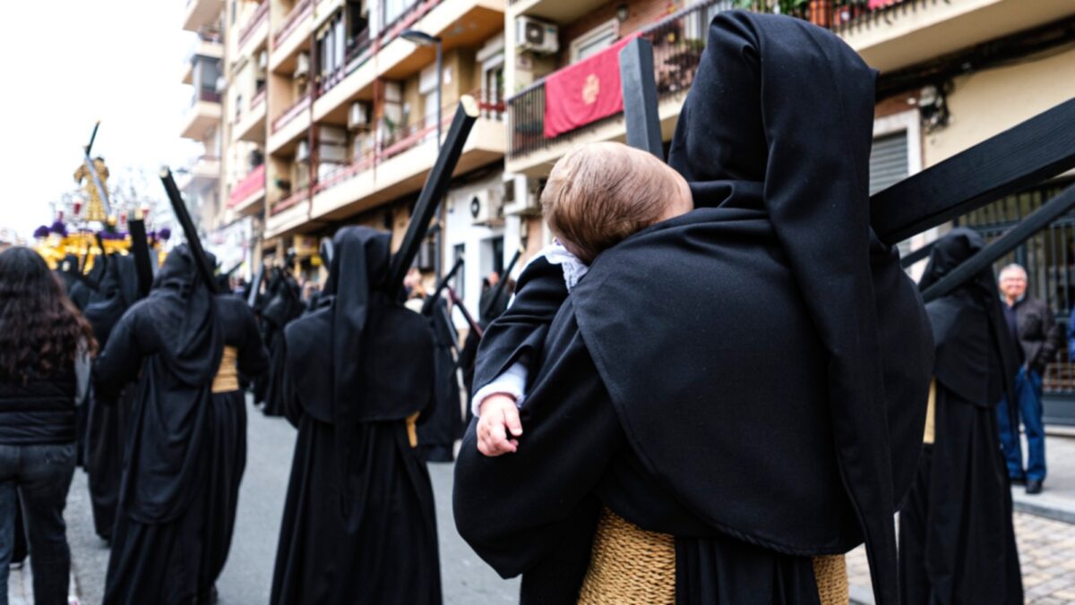 La mirada del Calvario en Alcalá a través del fotógrafo Romualdo Maestre