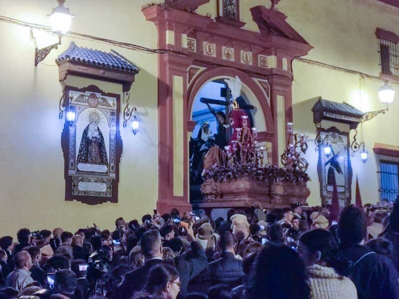 Entrada del Cristo de San Miguel en la Iglesia de Santiago - Coral Gata