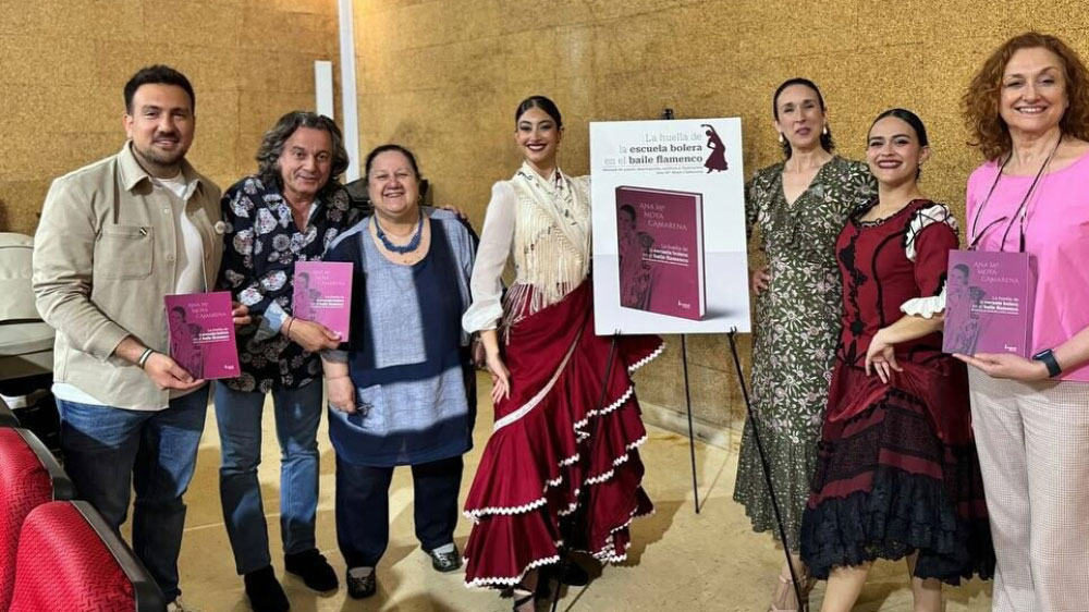 La bailaora Ana Moya presenta su libro ‘La huella de la Escuela Bolera en el Flamenco’
