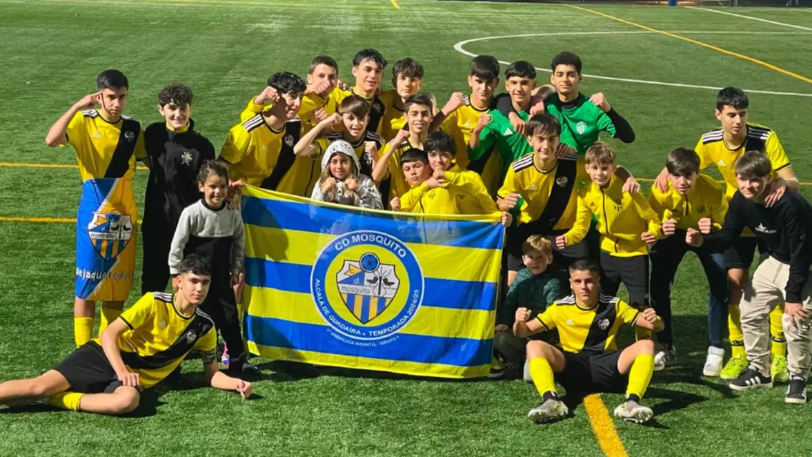 Los Infantiles del CD Mosquitos tras vencer al CD La Salle