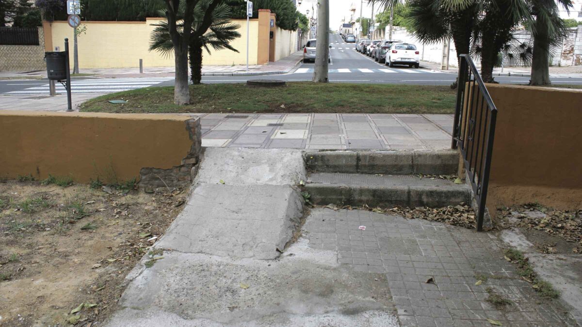 Entrada abandonada en Santa Lucía
