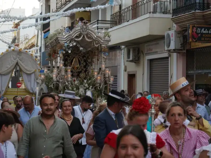 Regreso de la Hermandad del Rocío por las calles de Alcalá - Marina Ortiz