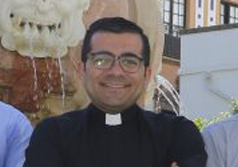 Álvaro Montilla, nuevo párroco de la Iglesia de San Sebastián. - Hermandad del Carmen (Sevilla)