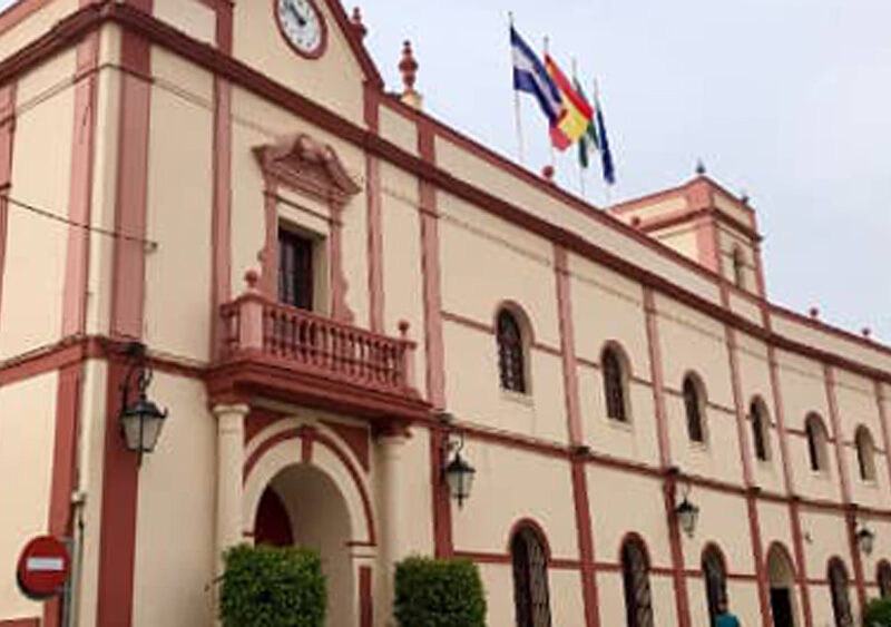 Fachada del Ayuntamiento de Alcalá.