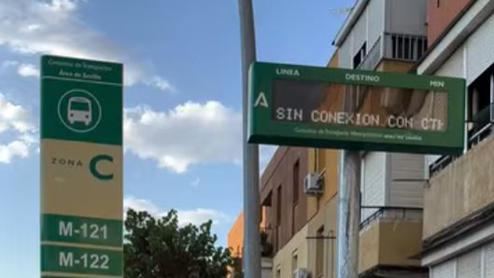Mensaje de «sin conexión» en la pantalla de la parada de autobús. - Begoña Iza