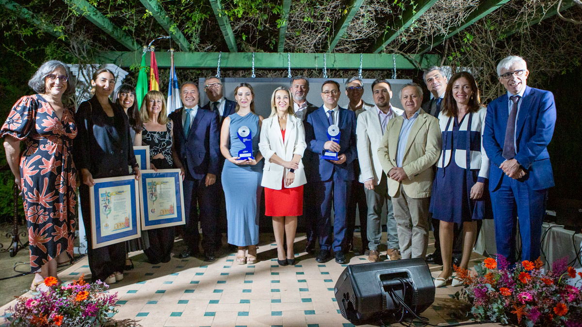 Premiados, representantes empresariales y políticos tras la entrega de los premios entregados por FICA este miércoles 25 de junio. F. Amador