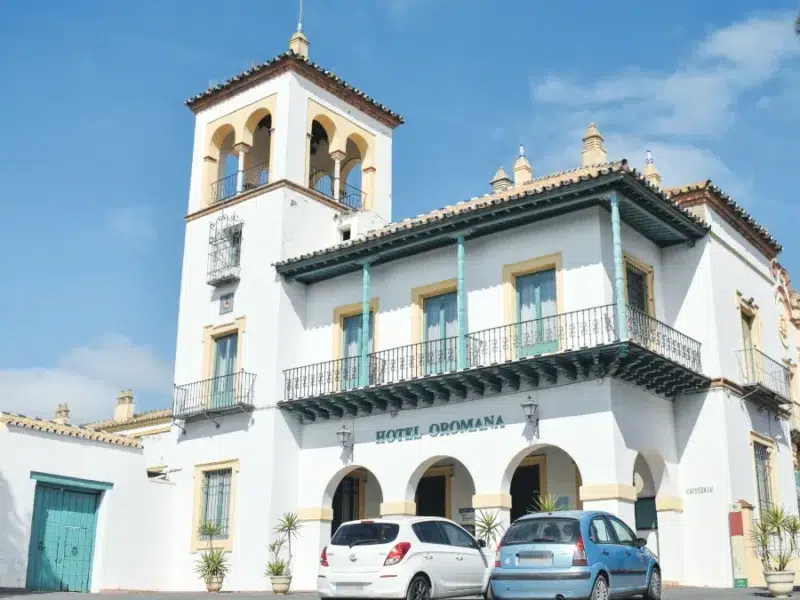 Fachada del Hotel Oromana de Alcalá. Marina Ortiz