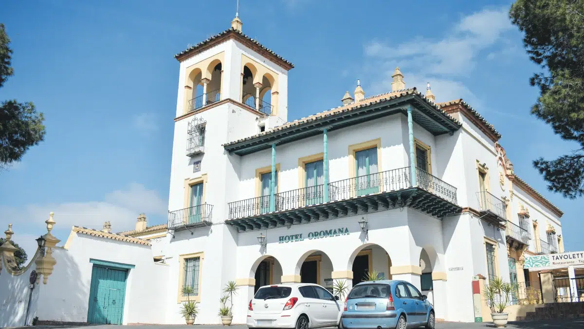 Fachada del Hotel Oromana de Alcalá. Marina Ortiz