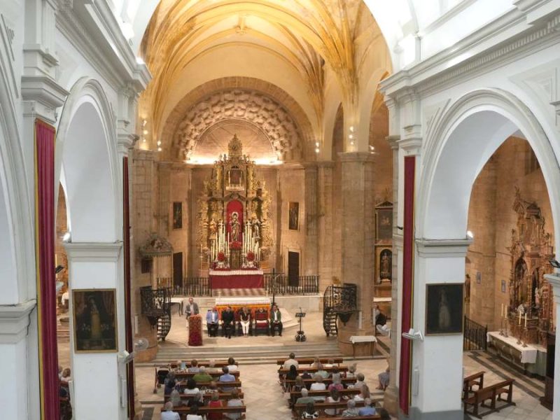 Inaugurada la nueva iluminación de la Iglesia de Santiago - Coral Gata