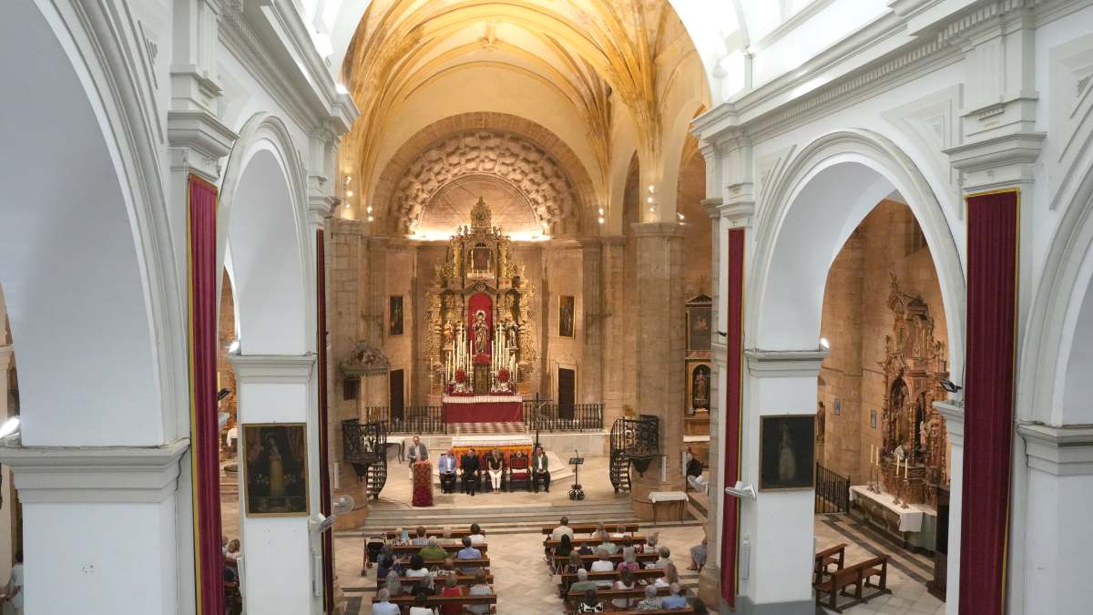 Inaugurada la nueva iluminación de la Iglesia de Santiago - Coral Gata