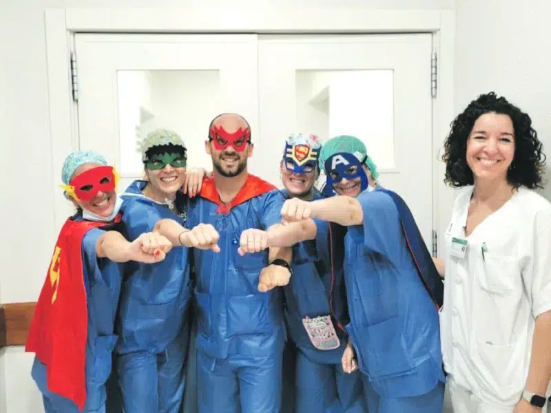Profesionales del Hospital se visten de superhéroes para trasformar la experiencia quirúrguica. Lva