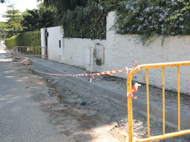 Estado de las obras en la calle Pino Marítimo. Coral Gata